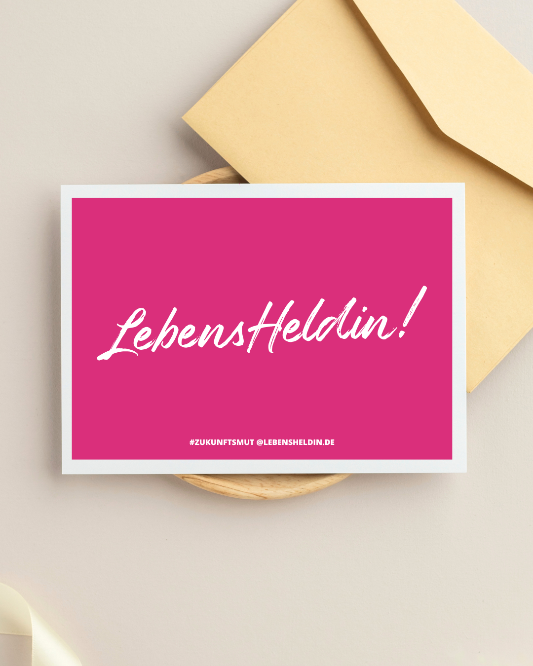 Postkarte mit Logo – Dein Statement für LebensHeldin!