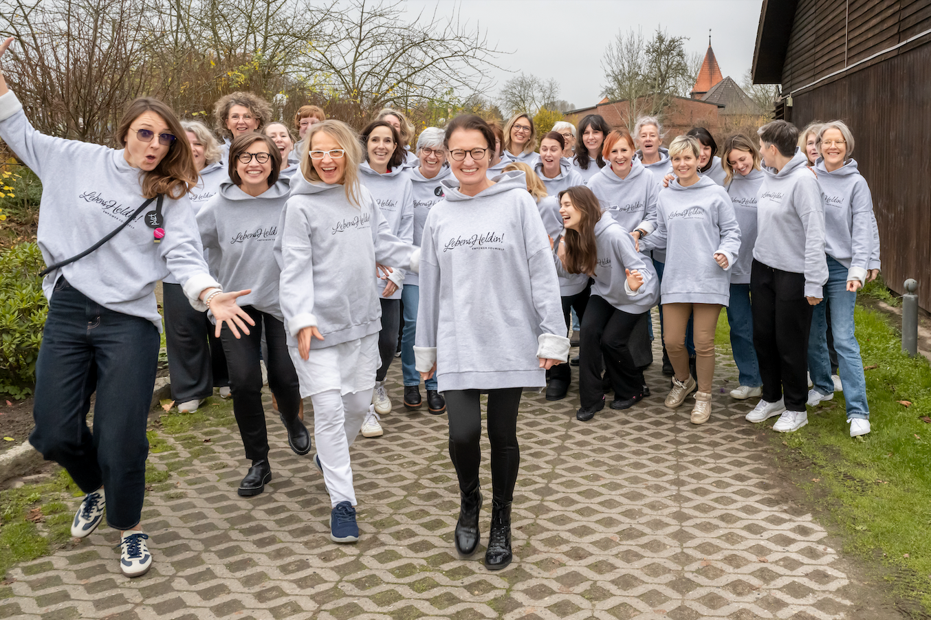 Hoodie für LebensHeldinnen! in Grau